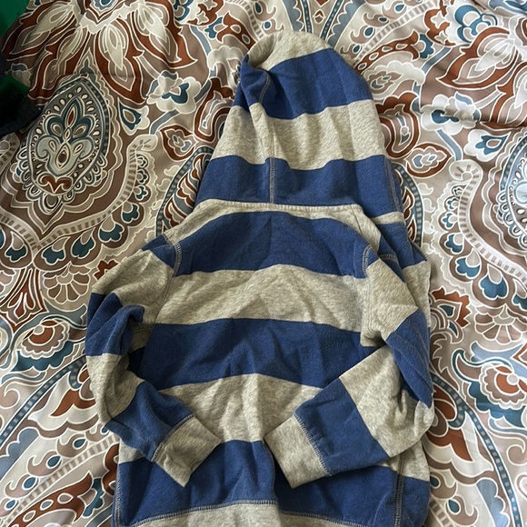 Boys striped zip up hoodie size 5t - Picture 4 of 4